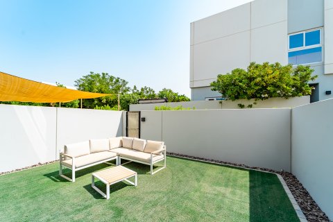Villa te koop in Dubai, VAE 3 slaapkamers, 161 vr.m., nr 696303 - foto 17