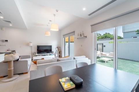 Villa te koop in Dubai, VAE 3 slaapkamers, 161 vr.m., nr 696303 - foto 4