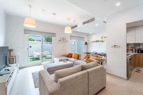 Villa te koop in Dubai, VAE 3 slaapkamers, 161 vr.m., nr 696303 - foto 2