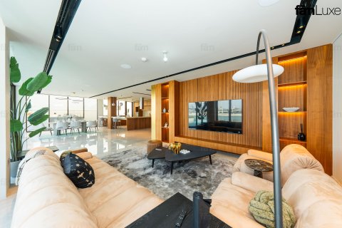 Villa till försäljning i Palm Jumeirah, Dubai, UAE 5 sovrum, 682.4 kvm Nr. 695014 - fotografi 3