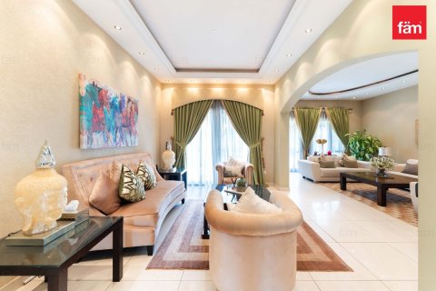 Dubai, UAE의 임대용 빌라 침실 5개, 540제곱미터 번호 738876 - 사진 5