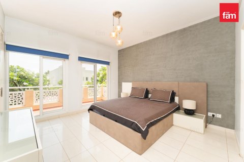 Dubai, UAE의 임대용 빌라 침실 5개, 540제곱미터 번호 738876 - 사진 13