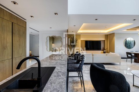 Villa in Jumeirah, Dubai, UAE 3 bedrooms, 276.57 sq.m. № 758985 - photo 19