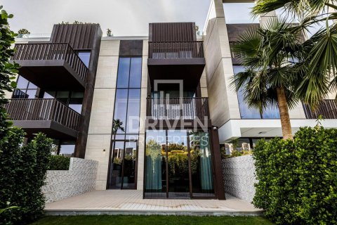 Villa in Jumeirah, Dubai, UAE 3 bedrooms, 276.57 sq.m. № 758985 - photo 28