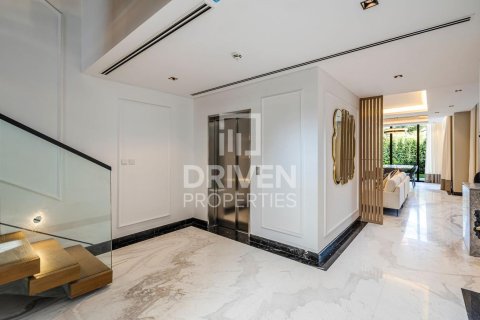 Villa in Jumeirah, Dubai, UAE 3 bedrooms, 276.57 sq.m. № 758985 - photo 16