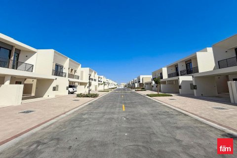 Townhouse in Town Square, Dubai, UAE 4 bedrooms, 261.2 sq.m. № 633803 - photo 13