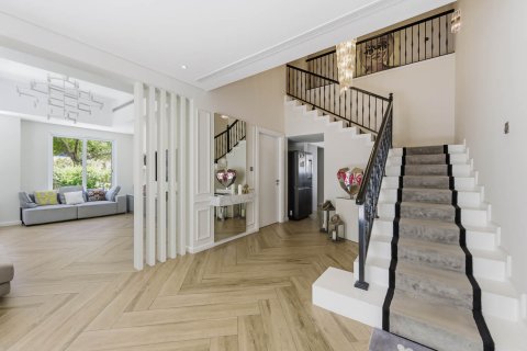 Vila u Dubai Sports City, UAE 5 spavaćih soba, 613.53 m2 Br. 748733 - fotografija 10