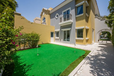 Vila u Dubai Sports City, UAE 5 spavaćih soba, 613.53 m2 Br. 748733 - fotografija 8