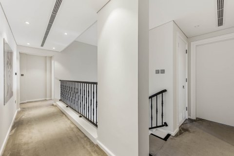 Vila u Dubai Sports City, UAE 5 spavaćih soba, 613.53 m2 Br. 748733 - fotografija 26