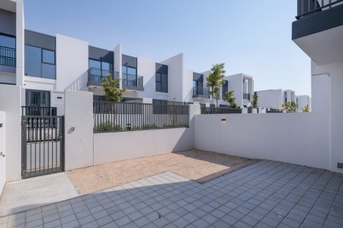 Maison de ville à vendre à  Dubai Land, Dubai, EAU 3 chambres, 161 m2 № 710953 - photo 2