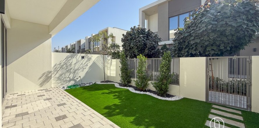 Villa in Dubai, VAE: 3 Schlafzimmer, 143.8 m2 Nr. 670071