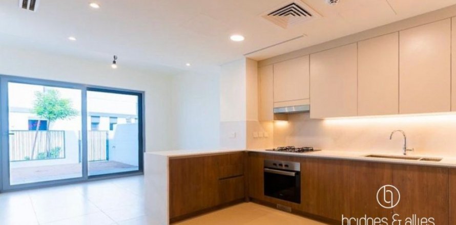 Villa in Dubai, VAE: 3 Schlafzimmer, 140.4 m2 Nr. 670070