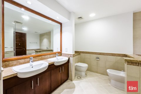 Apartamento para arrendamento em Palm Jumeirah, Dubai, EAU 2 quartos, 166.7 m2 № 652340 - foto 7