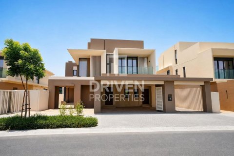 Villa in Jebel Ali, Dubai, UAE 4 bedrooms, 688.88 sq.m. № 744991 - photo 1