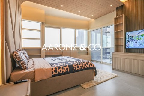 Apartment in Jumeirah Lake Towers, Dubai, UAE 2 bedrooms, 164.7 sq.m. № 639228 - photo 14