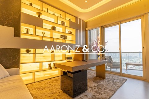 Apartment in Jumeirah Lake Towers, Dubai, UAE 2 bedrooms, 164.7 sq.m. № 639228 - photo 15