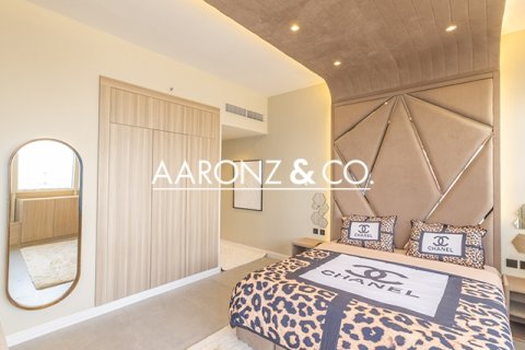 Apartment in Jumeirah Lake Towers, Dubai, UAE 2 bedrooms, 164.7 sq.m. № 639228 - photo 13