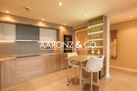 Apartment in Jumeirah Lake Towers, Dubai, UAE 2 bedrooms, 164.7 sq.m. № 639228 - photo 11