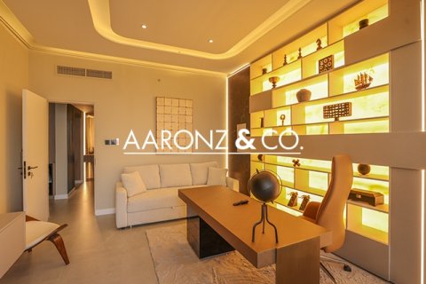 Apartment in Jumeirah Lake Towers, Dubai, UAE 2 bedrooms, 164.7 sq.m. № 639228 - photo 16