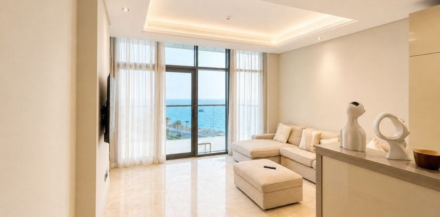 Apartment in Palm Jumeirah, Dubai, UAE 2 bedrooms, 124.2 sq.m. № 752024