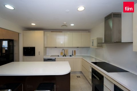 Apartment in Dubai, UAE 3 bedrooms, 182.2 sq.m. № 709911 - photo 18