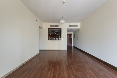Apartment in Jumeirah Lake Towers, Dubai, UAE 2 bedrooms, 121.5 sq.m. № 636748 - photo 2