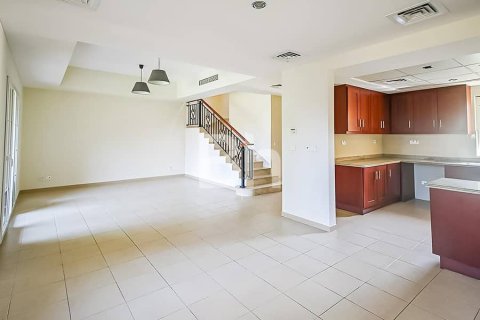 Villa para arrendamento em Arabian Ranches, Dubai, EAU 2 quartos, 215 m2 № 643841 - foto 4
