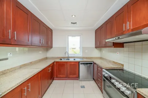 Kaupunkipientalo Arabian Ranches, Dubai, Arabiemiraatit 3 makuuhuonetta, 273 m2 № 650014 - kuva 4