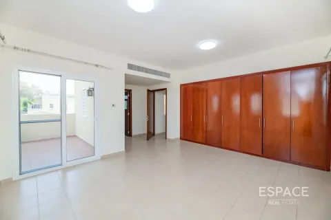 Kaupunkipientalo Arabian Ranches, Dubai, Arabiemiraatit 3 makuuhuonetta, 273 m2 № 650014 - kuva 7