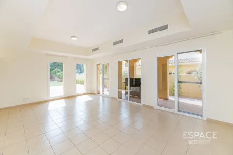 Kaupunkipientalo Arabian Ranches, Dubai, Arabiemiraatit 3 makuuhuonetta, 273 m2 № 650014 - kuva 2