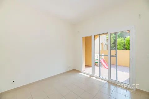 Kaupunkipientalo Arabian Ranches, Dubai, Arabiemiraatit 3 makuuhuonetta, 273 m2 № 650014 - kuva 8