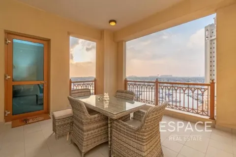 Appartement te huur in Palm Jumeirah, Dubai, VAE 2 slaapkamers, 161 vr.m., nr 650012 - foto 1