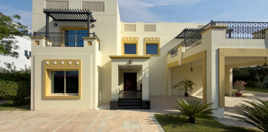 Villa itt: Dubai, EAE, 5 hálószoba, 1488 m², azonosító: 711636