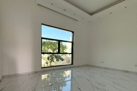 Villa te huur in Nadd Al Sheba, Dubai, VAE 5 slaapkamers, 930 vr.m., nr 715186 - foto 12
