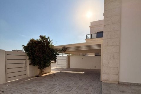 Villa te huur in Nadd Al Sheba, Dubai, VAE 5 slaapkamers, 930 vr.m., nr 715186 - foto 5