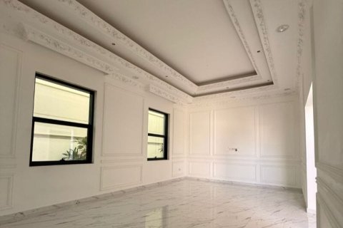 Villa te huur in Nadd Al Sheba, Dubai, VAE 5 slaapkamers, 930 vr.m., nr 715186 - foto 9