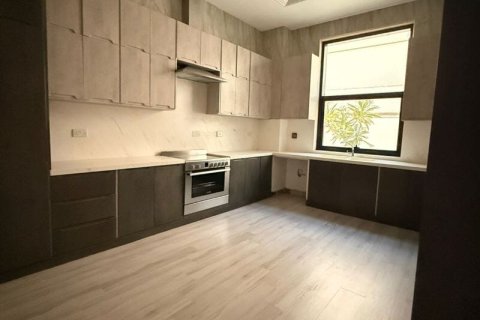 Villa te huur in Nadd Al Sheba, Dubai, VAE 5 slaapkamers, 930 vr.m., nr 715186 - foto 11