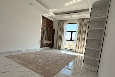 Villa te huur in Nadd Al Sheba, Dubai, VAE 5 slaapkamers, 930 vr.m., nr 715186 - foto 15