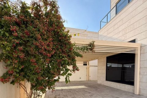 Villa te huur in Nadd Al Sheba, Dubai, VAE 5 slaapkamers, 930 vr.m., nr 715186 - foto 10