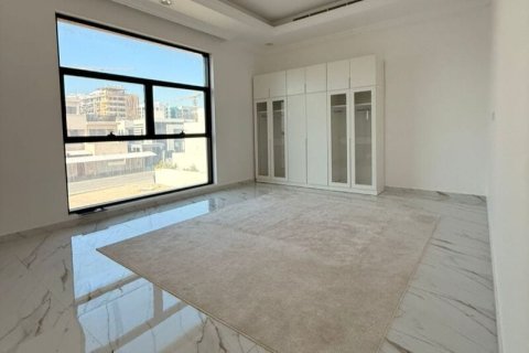 Villa te huur in Nadd Al Sheba, Dubai, VAE 5 slaapkamers, 930 vr.m., nr 715186 - foto 13
