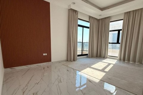 Villa te huur in Nadd Al Sheba, Dubai, VAE 5 slaapkamers, 930 vr.m., nr 715186 - foto 7