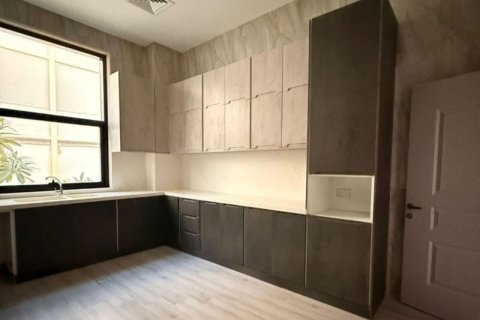 Villa te huur in Nadd Al Sheba, Dubai, VAE 5 slaapkamers, 930 vr.m., nr 715186 - foto 1