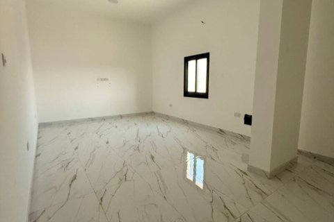 Villa te huur in Nadd Al Sheba, Dubai, VAE 5 slaapkamers, 930 vr.m., nr 715186 - foto 6