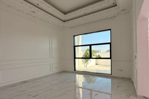 Villa te huur in Nadd Al Sheba, Dubai, VAE 5 slaapkamers, 930 vr.m., nr 715186 - foto 8
