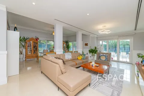 וילה להשכרה ב Meadows, Dubai, איחוד האמירויות  5 חדרי שינה, 343 מ"ר, מספר 661301 - תמונה 3