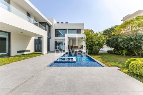 Villa in Umm Suqeim, Dubai, VAE 5 slaapkamers, 1022 vr.m. nr 684367