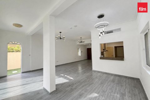 Dubai, UAE의 임대용 빌라 침실 3개, 325제곱미터 번호 739806 - 사진 5
