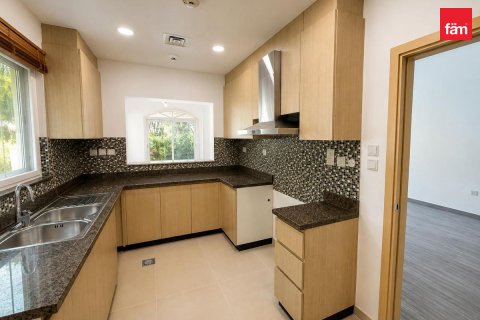Dubai, UAE의 임대용 빌라 침실 3개, 325제곱미터 번호 739806 - 사진 12