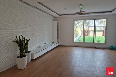 Müüa villa asukohaga Dubai, AÜE: 4 magamistoaga, 502.6 m² Nr 638435 - pilt 2