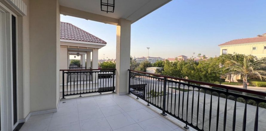 Villa asukohaga Dubai, AÜE: 4 magamistoaga, 502.6 m² Nr 638435
